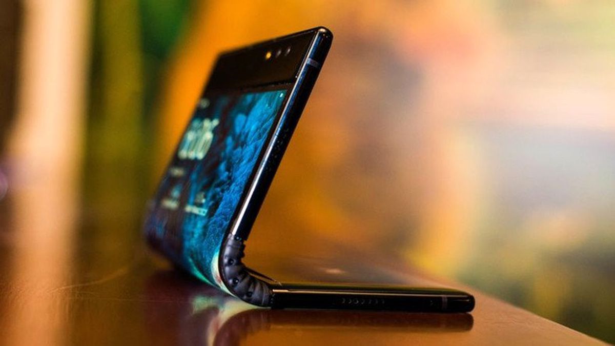 Dünyanın İlk Katlanabilir Akıllı Telefonu Royole Flexpai\'ın Satışa Çıkmasıyla Tükenmesi Bir Oldu