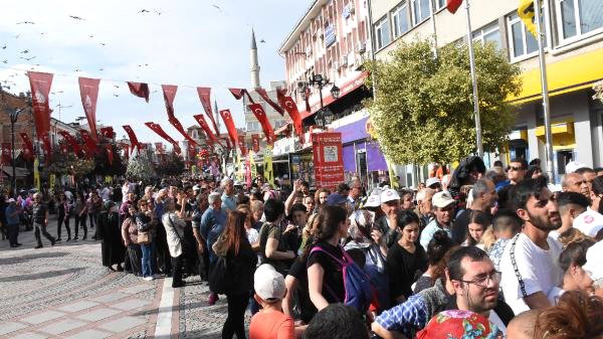 Edirne\'de Uluslararası Bando ve Ciğer Festivali\'nde Ciğer Kuyruğu
