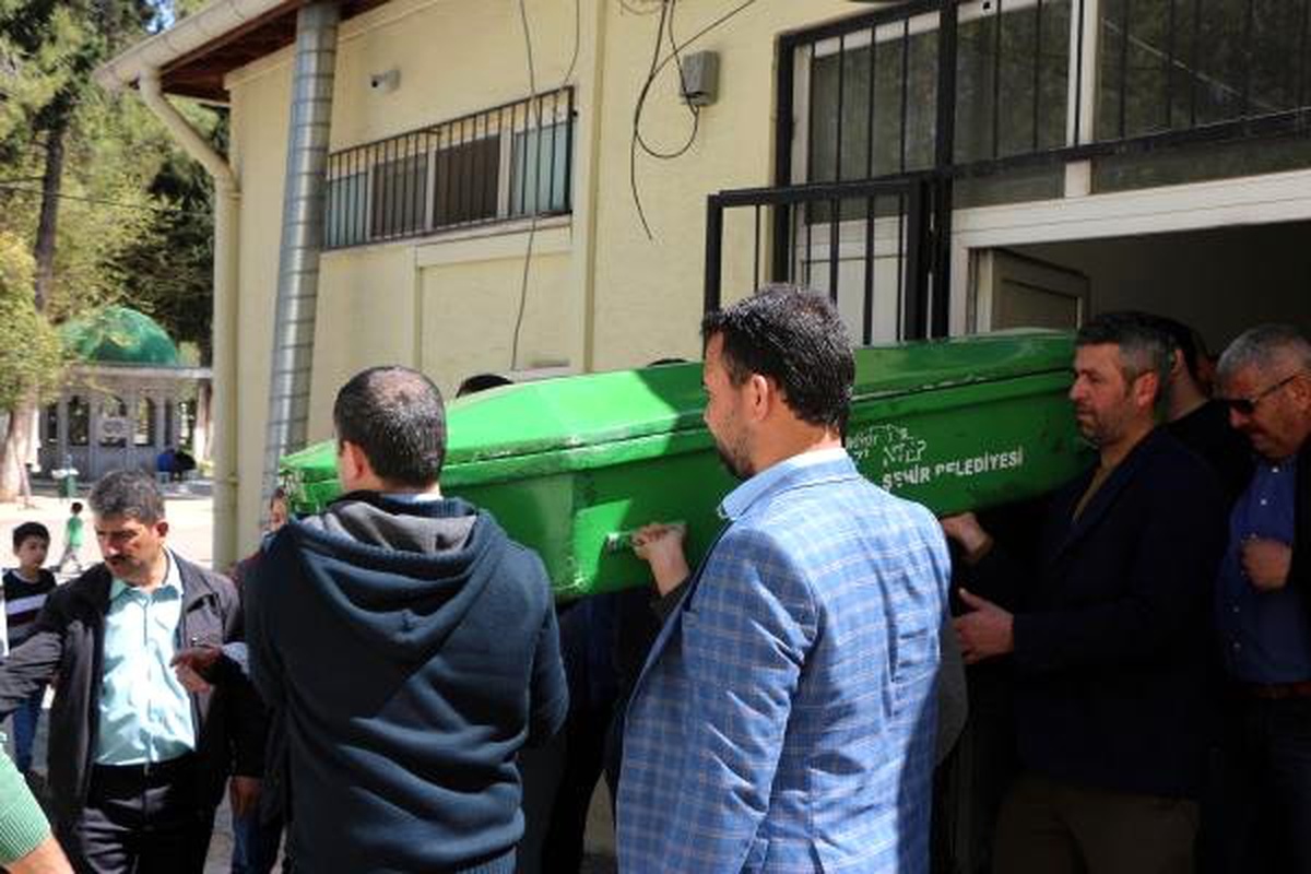 Ekmek Almaya Giderken Otomobilin Çarptığı Hatice Öldü