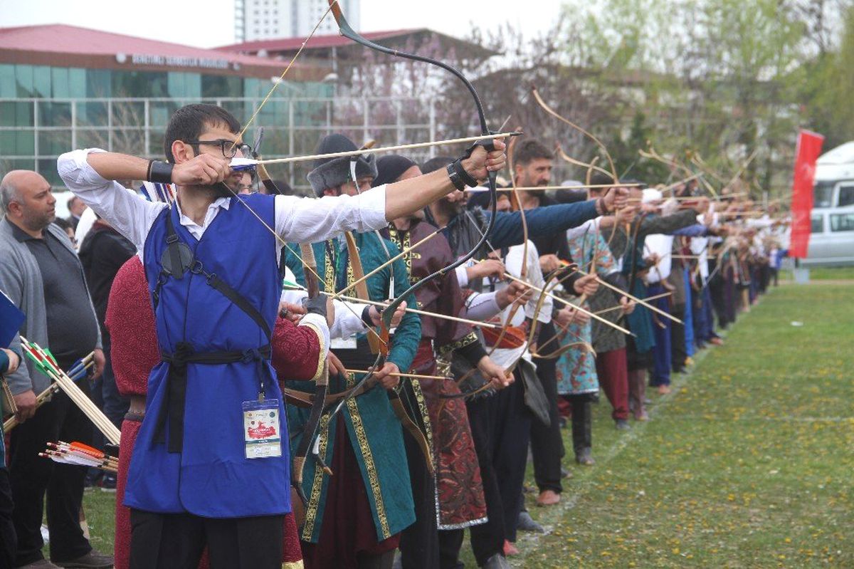 Elazığ\'da Okçular Kıyasıya Yarıştı
