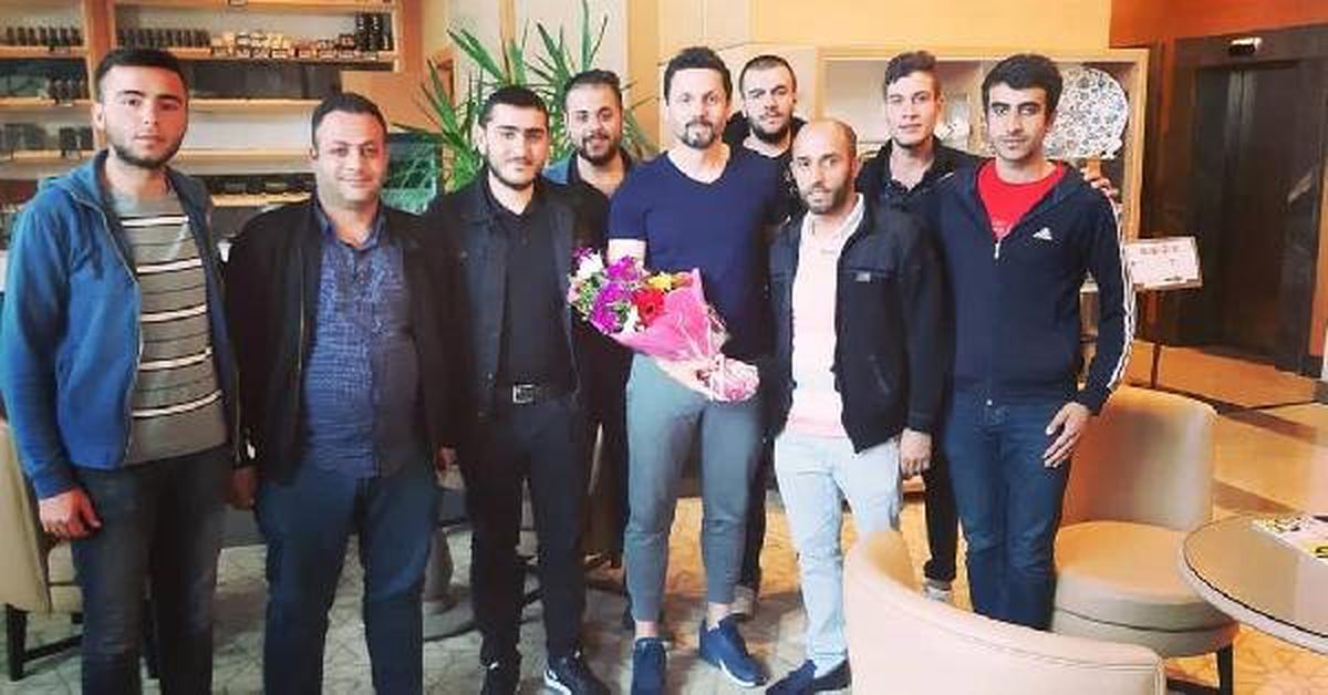 Erol Bulut\'u Taraftarlar Çiçeklerle Uğurladı