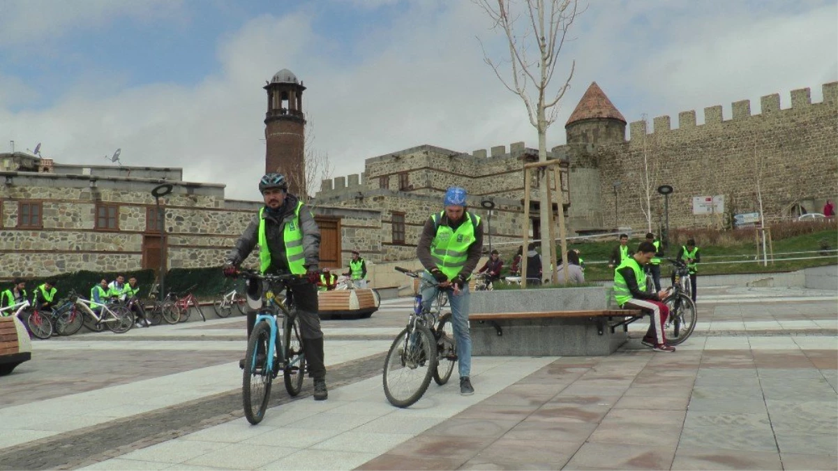 Erzurumlu Gençler Tarihi Mekanlara Pedalladı