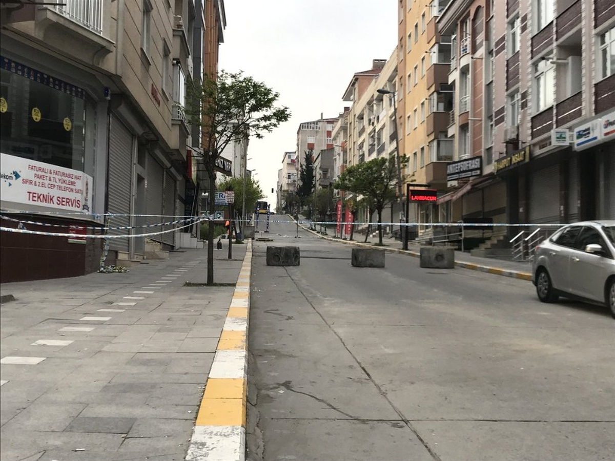 Esenyurt\'ta Göçük Yaşanan Yol Onarıldı