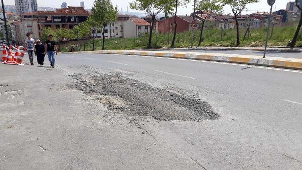 Esenyurt\'ta Yolda Meydana Gelen Çökme Onarıldı