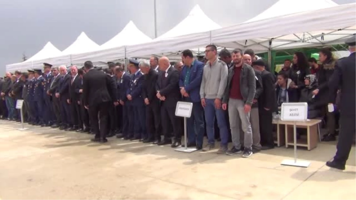 Eskişehir\'deki Zincirleme Trafik Kazası - Şehit Polis Memuru Halil Budak Son Yolculuğuna Uğurlandı