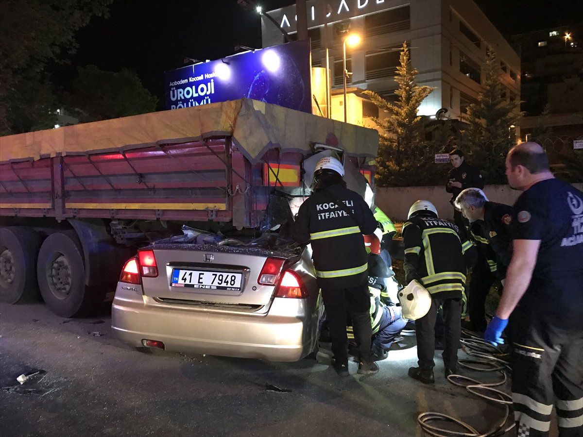 Güncelleme - Kocaeli\'de Trafik Kazası: 2 Ölü