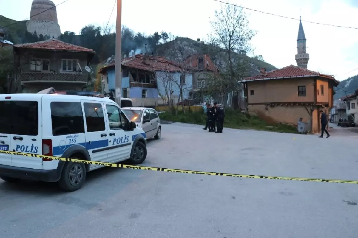 Gürültüye Kızıp Top Oynayanlara Ateş Açtı: 2 Yaralı