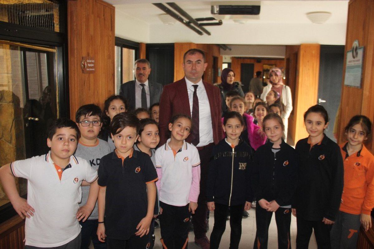 Hayvanat Bahçesine Ziyaretçi Akını