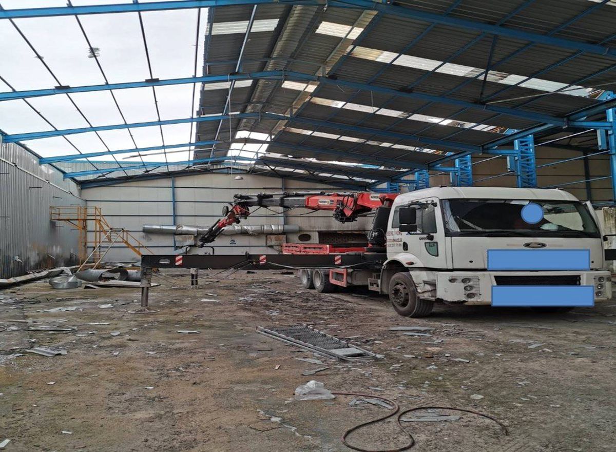 Hırsızlar Fabrikanın Çatısını Çaldı