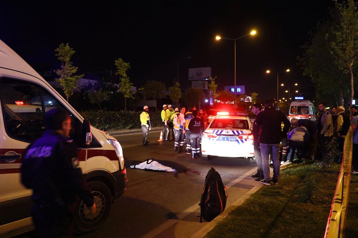 İzmir\'de Hafif Ticari Aracın Çarptığı Genç Kız Hayatını Kaybetti