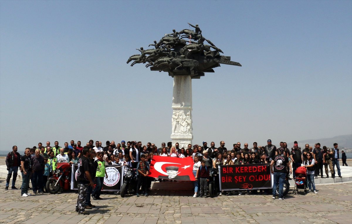 İzmir\'de Motosiklet Tutkunlarından Çocuk İstismarına Tepki