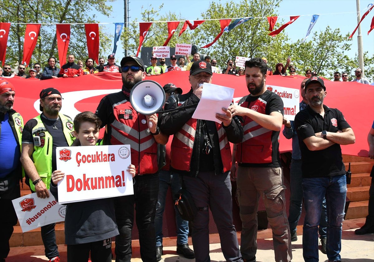 Kadıköy\'de, Kadın ve Çocuk İstismarı Protesto Edildi
