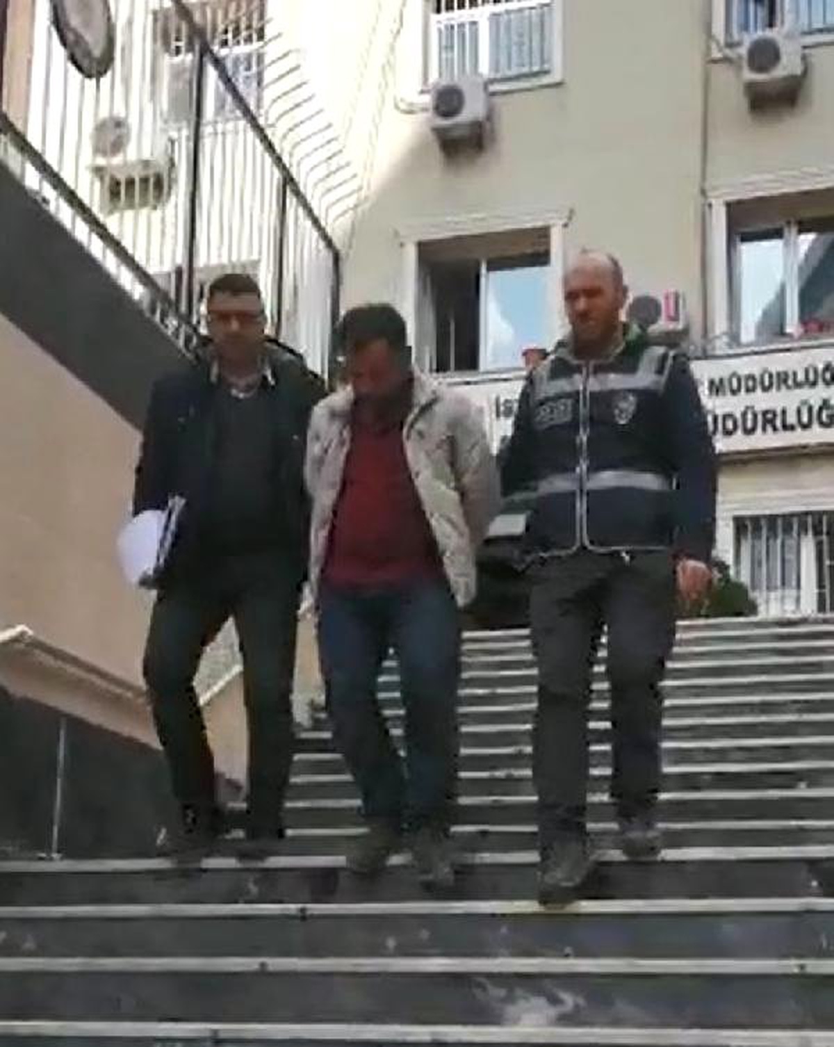 Kasayı Soyan Otomobili Çalan Hırsızın Yakalanma Anı Kamerada