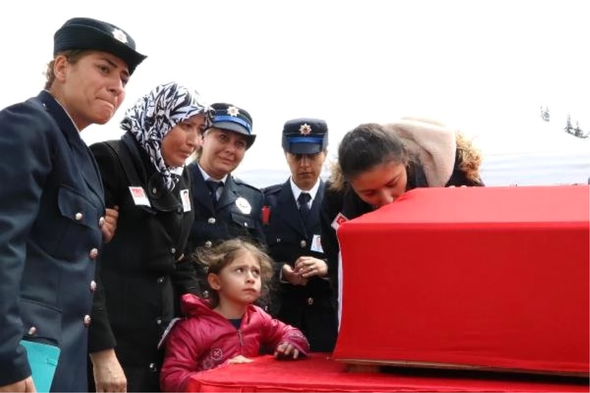 Kaza Şehidi Polis Memuruna Hüzünlü Uğurlama Töreni