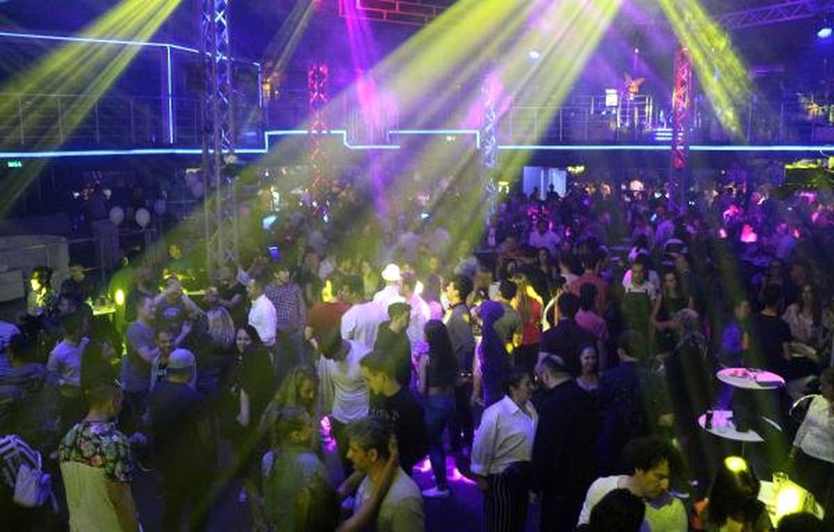 Kemer\'de Geceler Hareketlendi