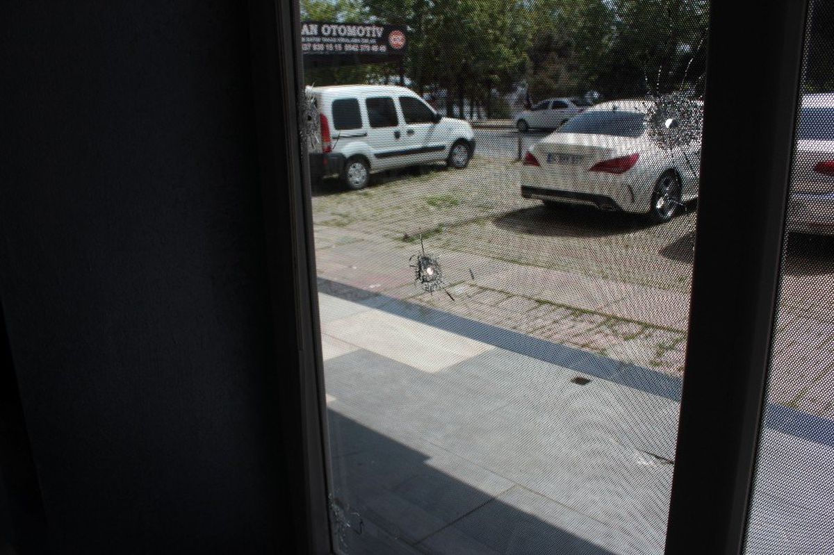 Maltepe\'de Magandanın Galeriyi Silahla Taradığı Anlar Kamerada