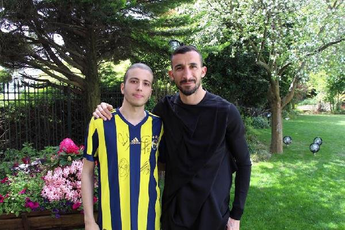 Mehmet Topal\'dan Kanser Hastası Çocuklara Destek