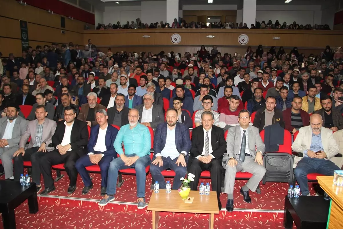 Midyat\'ta "Gençliğin İslam ile Dirilişi" Konulu Konferans