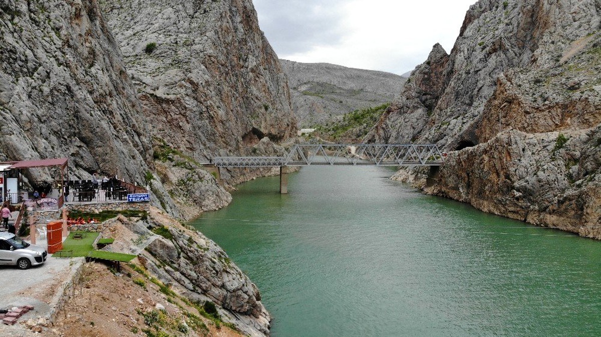 Muhteşem Manzarasıyla Fırat Üzerinde Zipline Keyfi