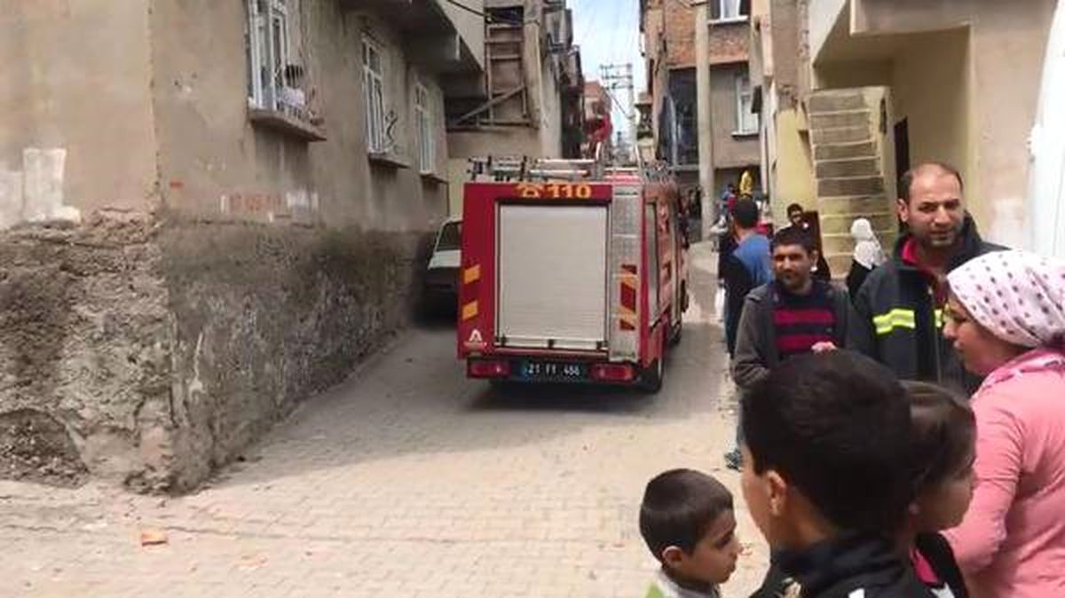 Müstakil Evdeki Yangında 2 Kişi Dumandan Etkilendi