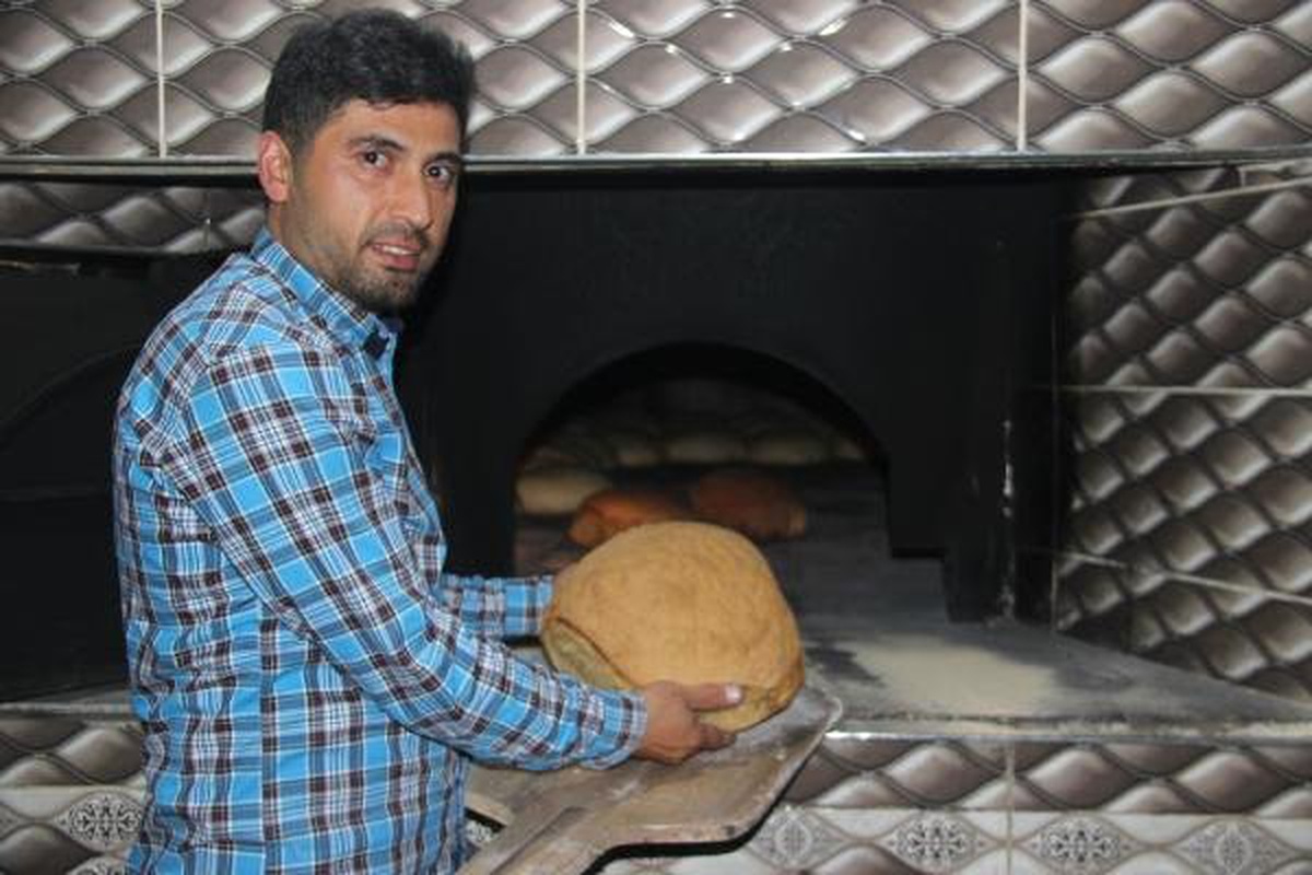 Öğretmenlik Okudu, Şimdi Köyünde Harç Ekmeği Yapıyor