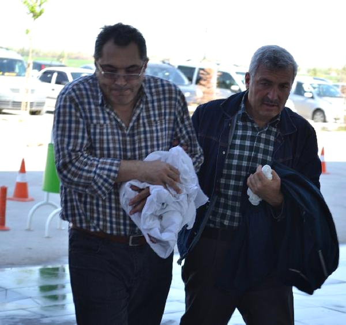 Polis Okulunda, Teknisyenin Tabancası Ateş Aldı: 2 Yaralı