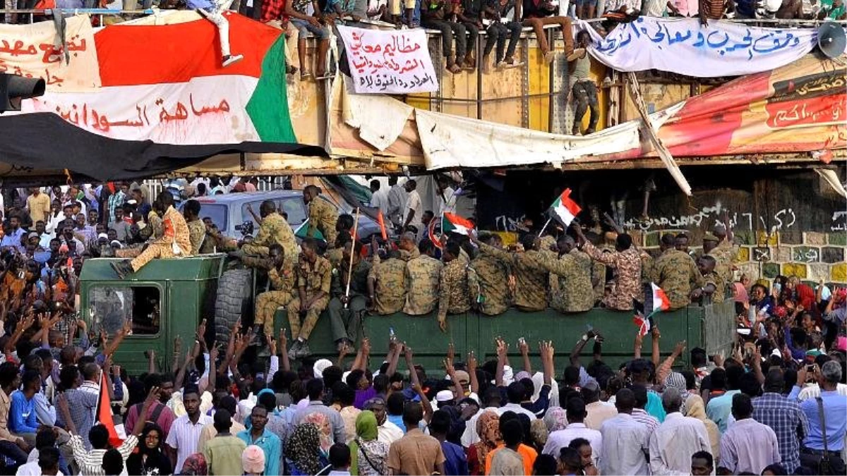 Sudan\'da Ordu ile Sivil Yönetim İsteyen Muhalefet, Geçiş Konseyi Kurulması Konusunda Anlaştı