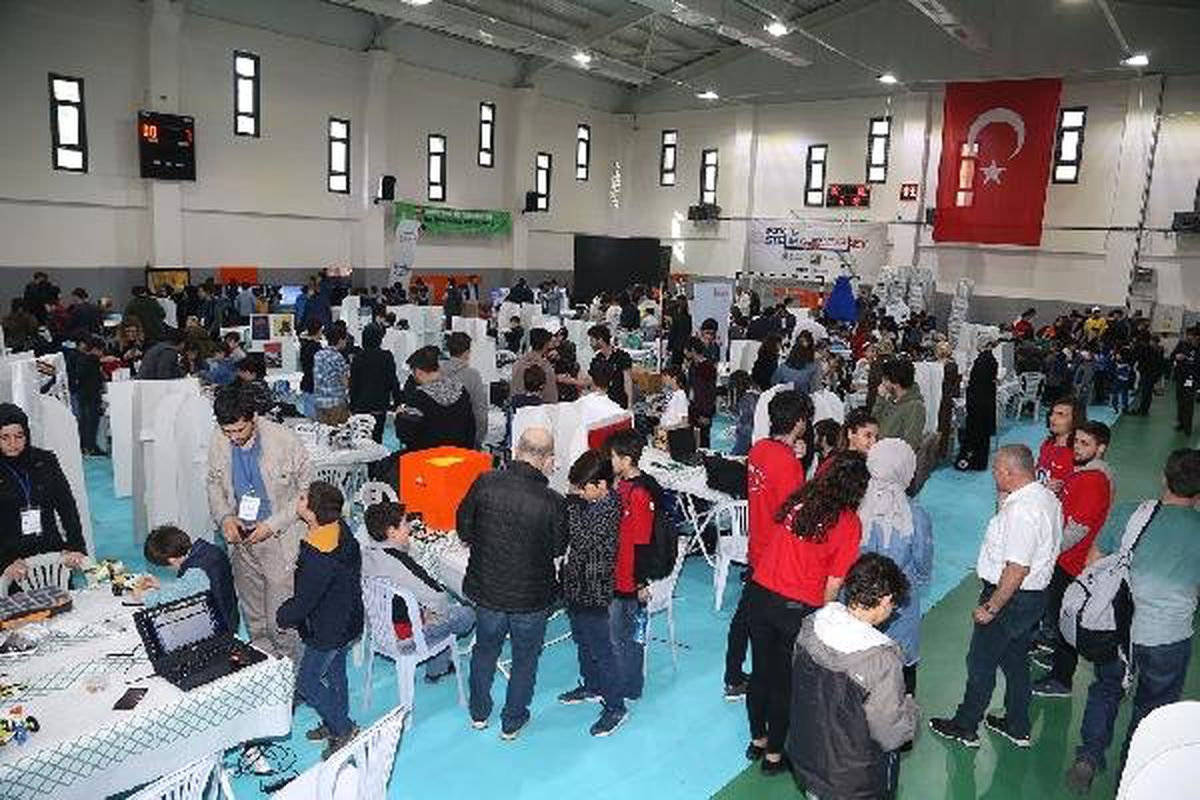 Uluslararası Robotik Yarışmasında Ümraniyeli Bilge Çocuklar Voleybol Kategorisinde Birincilik Aldı