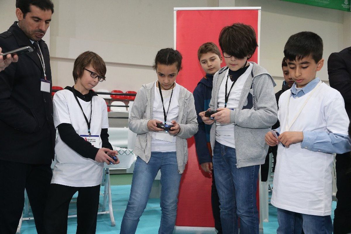 Ümraniyeli Bilge Çocuklardan Uluslararası Robotik Yarışması\'nda Birincilik
