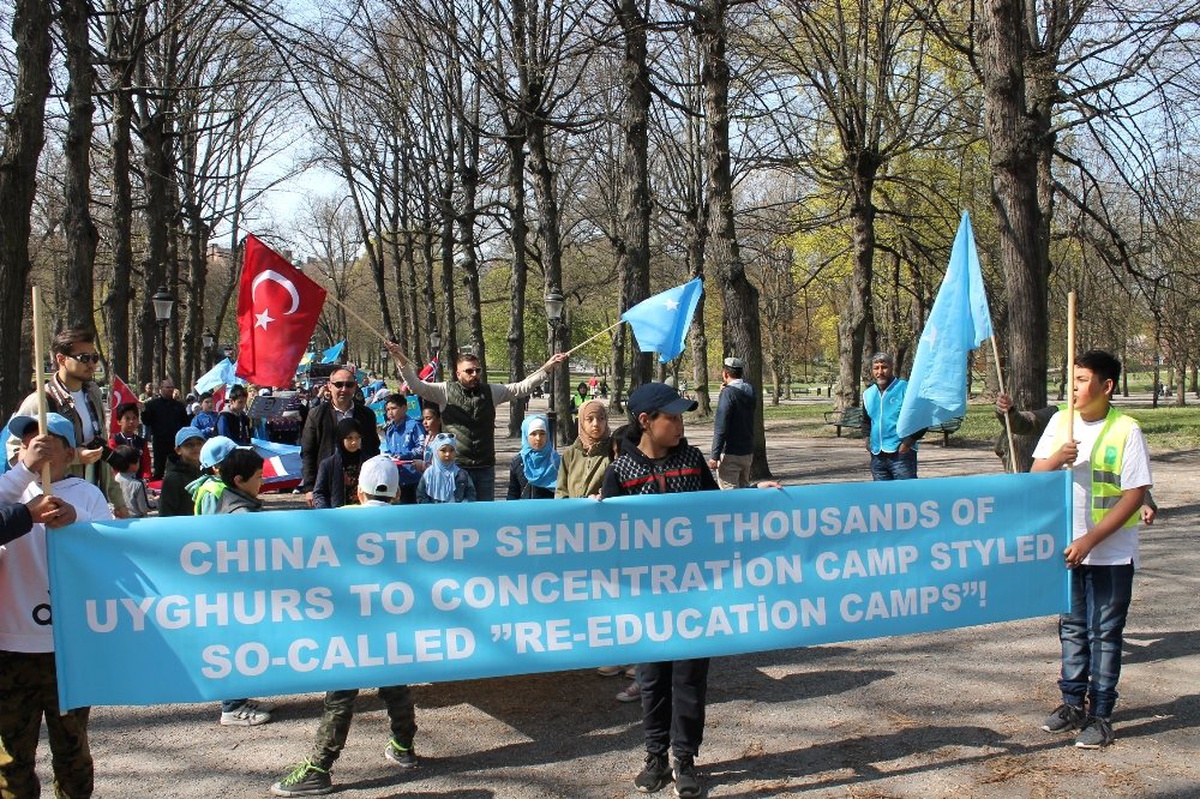 Uygur Türkleri Stockholm\'de Çin\'i Protesto Etti