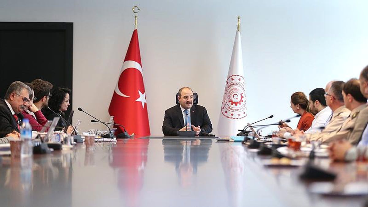 Video | Bakan Varank: Türkiye Antarktika\'da Kalıcı Üs Kurmayı Hedefliyor