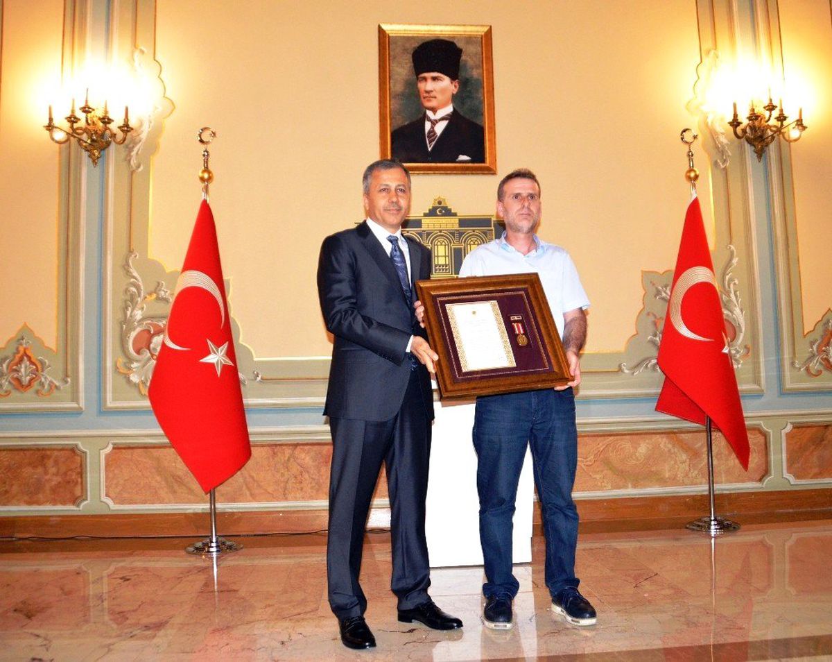 15 Temmuz Gazilerine Devlet Övünç Madalyası ve Beratı