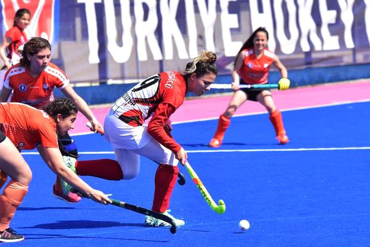 Açık Alan Süper Lig Hokey Müsabakaları Osmaniye\'de Başladı