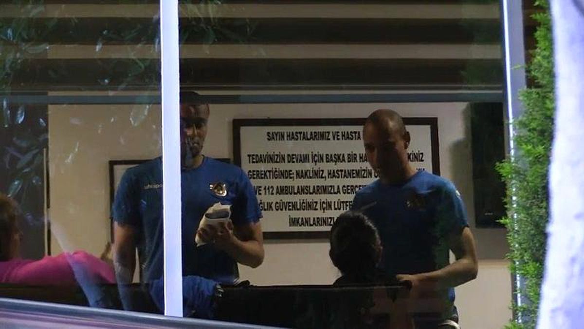 Alanyaspor Futbolcularını Taşıyan Otobüs Devrildi: 1\'i Ağır 7 Yaralı