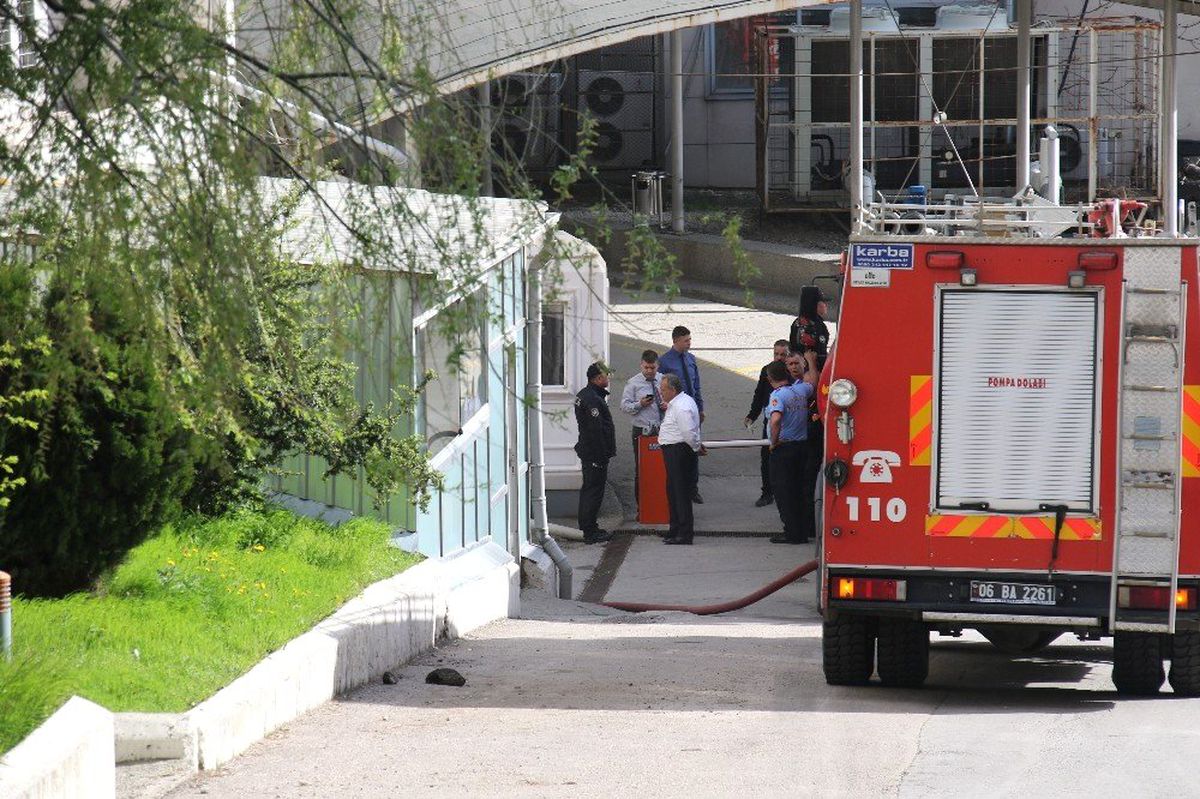 Ankara\'da Lüks Otomobil Bayisinde Yangın