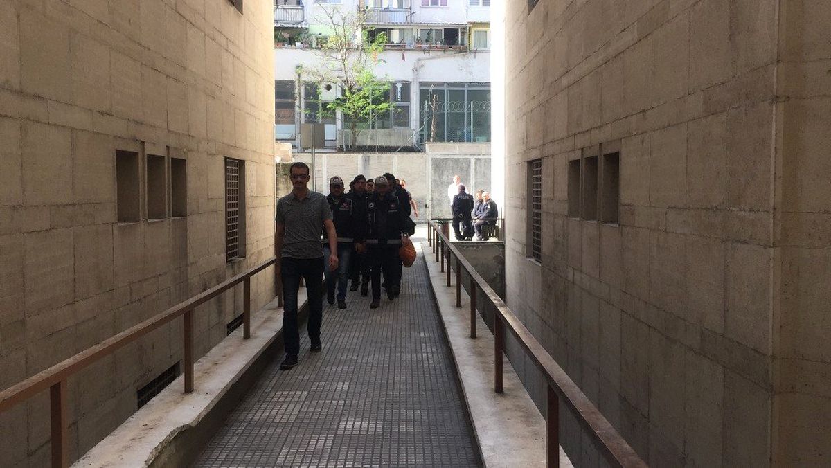 Aralarında 2 Polisin de Bulunduğu 6 Silah Kaçakçısı Adliyeye Sevk Edildi