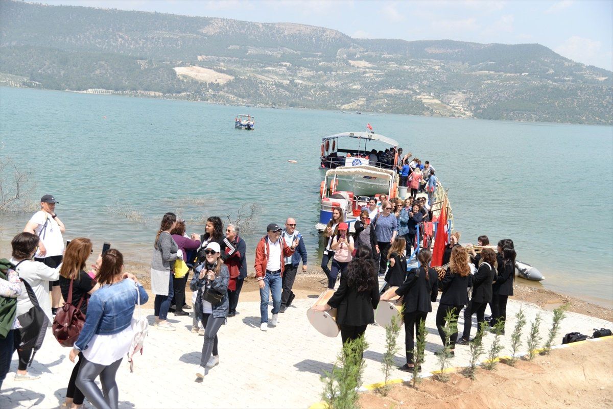 Arapapıştı Kanyonu\'nda Tekne Turları Başladı