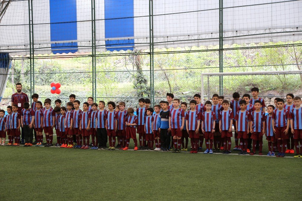 Artvin\'de Trabzonspor Futbol Okulu Açıldı