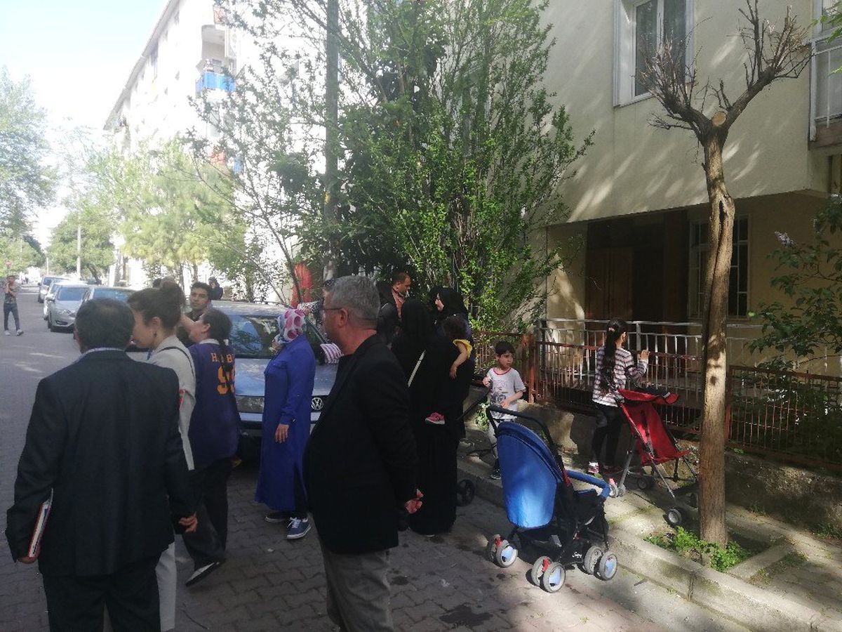 Avcılar\'da Giriş Katta Duvarı Çöken Bina, Boşaltıldı