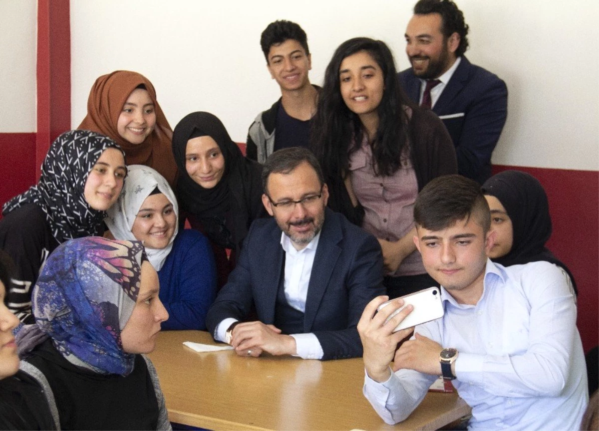 Bakan Kasapoğlu\'ndan Yıldırım Beyazıt Anadolu İmam Hatip Lisesi\'ne Ziyaret