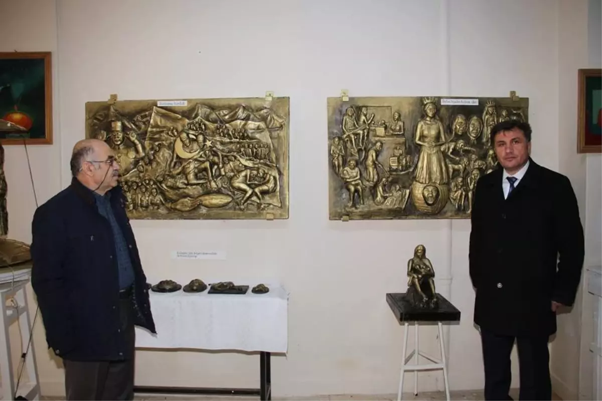 Başkan Demir Rölyef Sergisini Gezdi