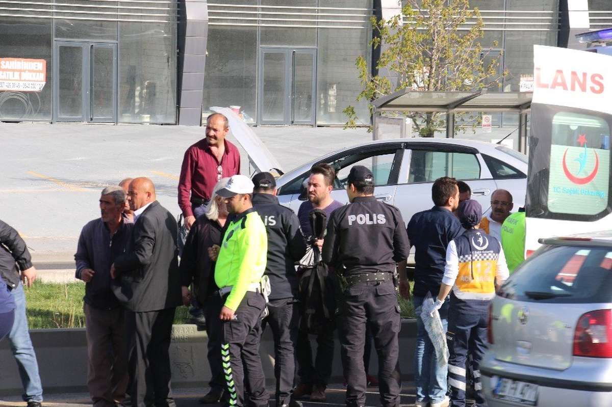 Başkent\'te Korkutan Trafik Kazası: 4\'ü Çocuk 6 Yaralı