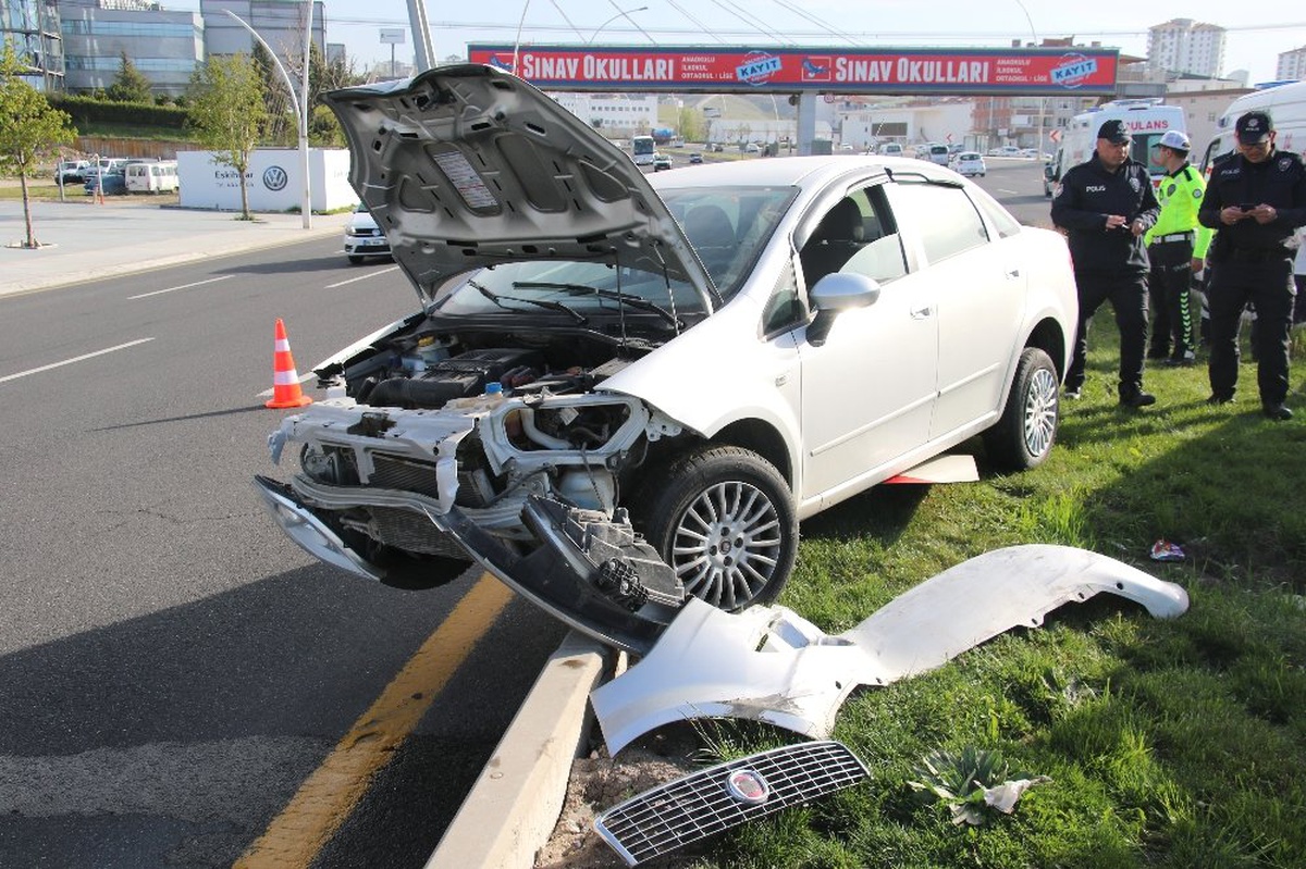 Başkent\'te Korkutan Trafik Kazası: 4\'ü Çocuk 6 Yaralı