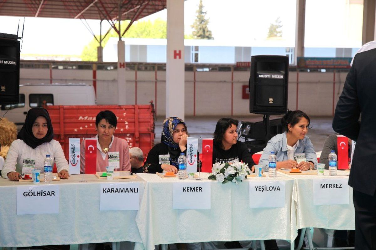 Burdur\'da Kadın Çiftçiler Yarıştı