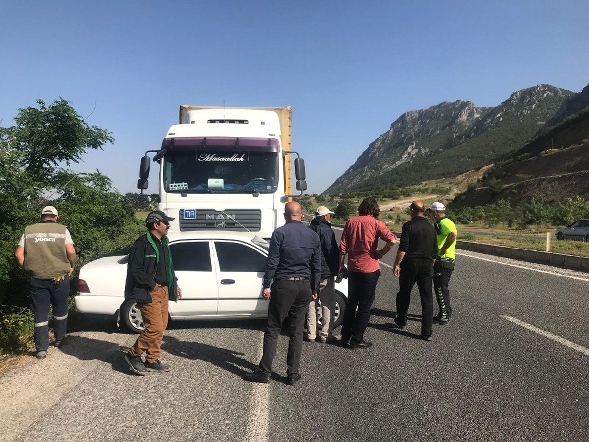 Çarptığı Otomobili Metrelerce Sürükledi