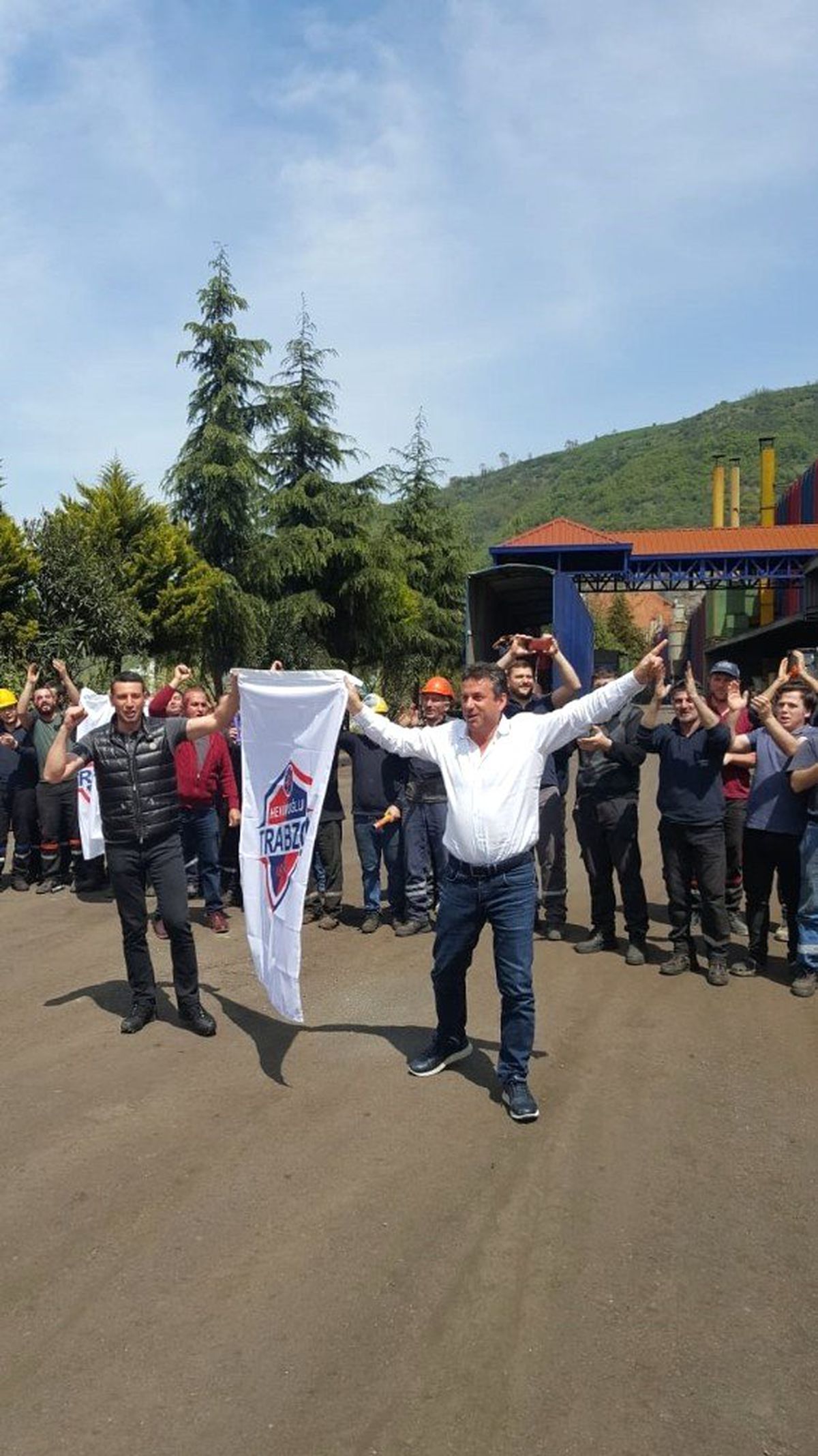 Celil Hekimoğlu\'na Coşkulu Karşılama