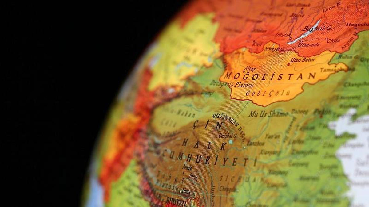 Çin\'den Kazakistan Sınırına Dev Levha: \'Başörtüsü ve Sakal Yasak\'