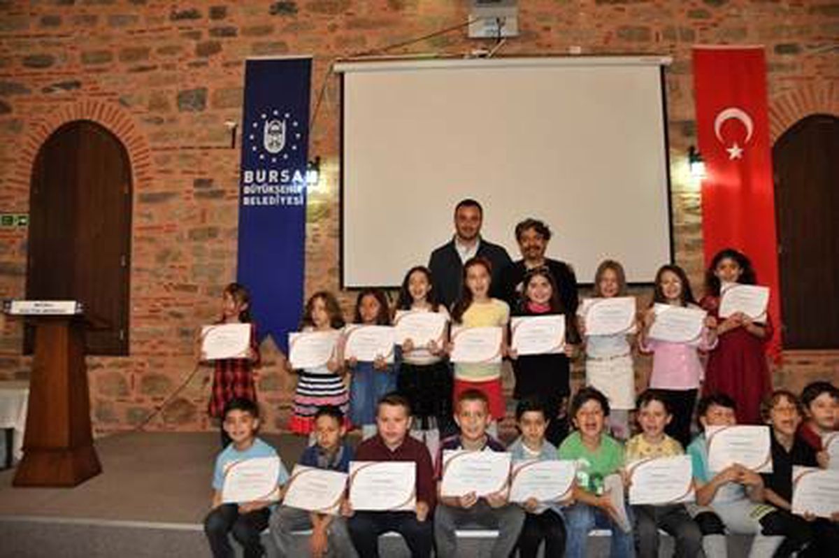 Çocuk Sahne\'de Belge Sevinci