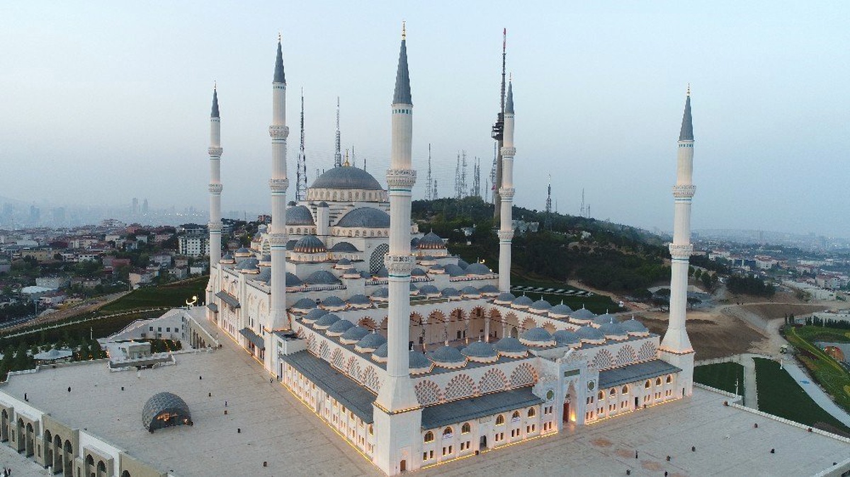 Cuma Günü Resmi Açılışı Yapılacak Çamlıca Cami\'inin Son Hali Havadan Görüntülendi