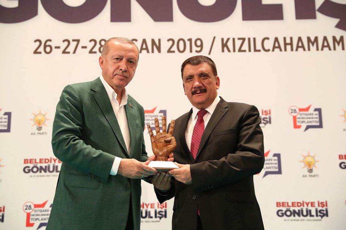 Cumhurbaşkanı Erdoğan\'dan Başkan Gürkan\'a Başarı Plaketi